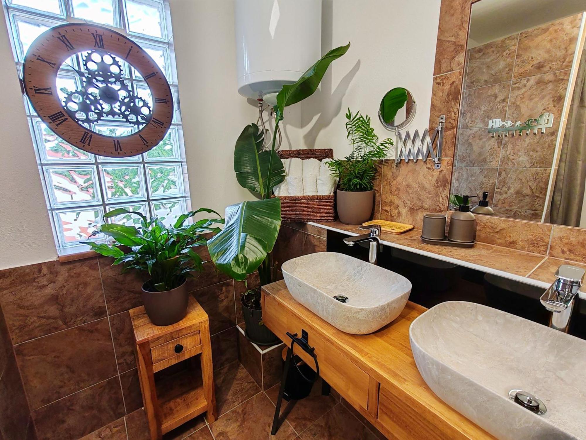 Art Gallery House With A Small Relaxing Pool Цриквениця Екстер'єр фото