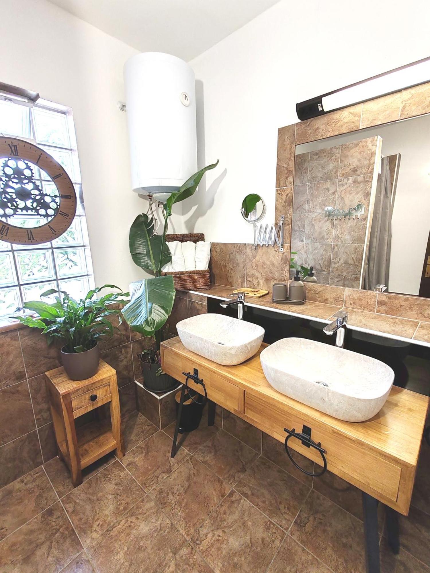 Art Gallery House With A Small Relaxing Pool Цриквениця Екстер'єр фото
